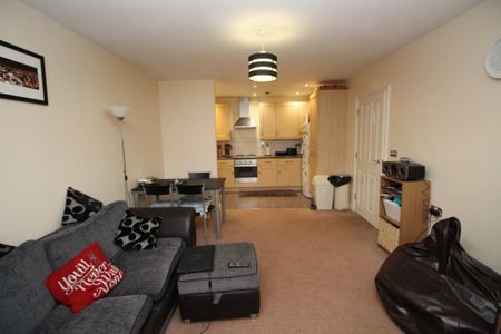 2 bedroom flat to rent - Photo 2