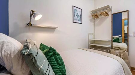 Room in a shared 20-bedroom apartment for rent in Centro Histórico. - Photo 3