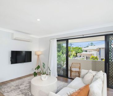Boutique Complex Living in an Unbeatable Location – White Goods Inc... - Photo 2