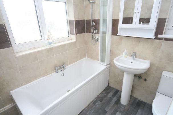 3 bedroom semi-detached house to rent - Photo 1
