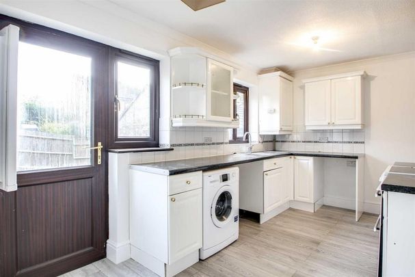 3 bedroom semi-detached house to rent - Photo 1