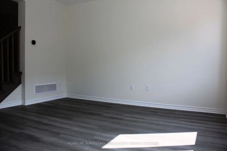 Property For Lease | E9040547 - Photo 5