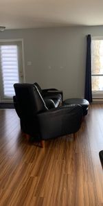 GRAND 4 1/2 dans un triplex - Photo 3