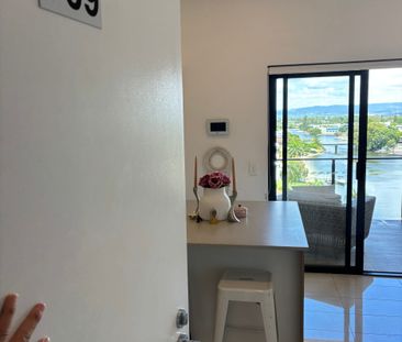 Broadbeach Waters - Photo 1