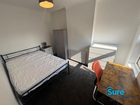 4 bedroom terraced house to rent - Photo 3