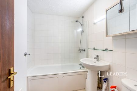 2 bedroom apartment to rent Willow Court, Fishbourne Road East, PO19 - Photo 2