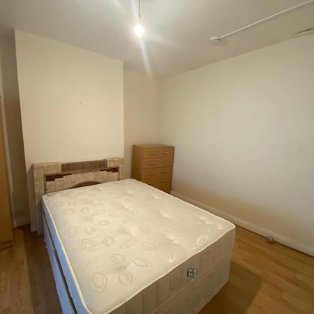 1 bedroom in a house share to rent - Photo 4