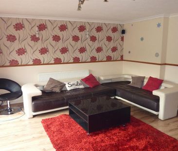 4 bedroom terraced house to rent - Photo 4