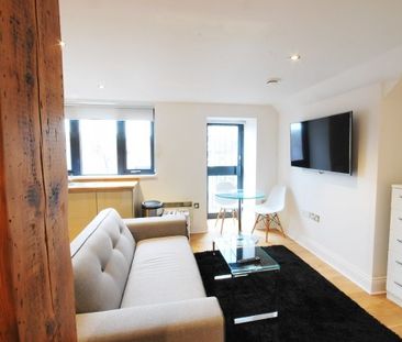 1 Bed - Grainger Street, Newcastle Upon Tyne - Photo 2