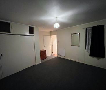 Cosy & partially furnished in central Taita - Photo 3