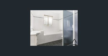 Spacious Townhouse Two Bedrooms - Photo 4