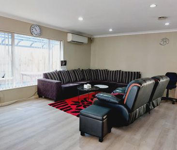 Spacious 3-Bedroom Home with Double Garage – Shirley Road - Photo 6
