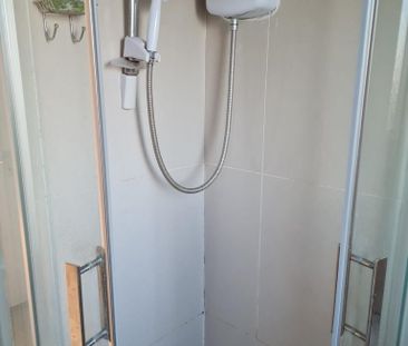 1 bedroom in a house share to rent - Photo 6
