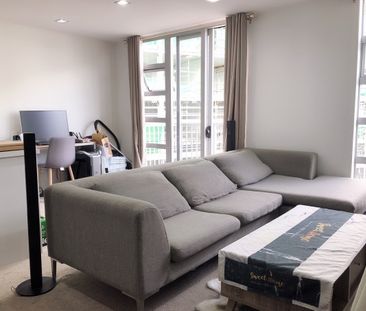 Furnished Penthouse apartment right in the heart of the city! - Photo 3