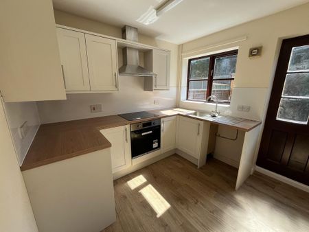 2 bedroom terraced house to rent - Photo 3