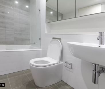 MGM MARTIN - MODERN 2-BEDROOM APARTMENT - Photo 6