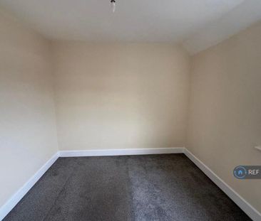 3 bedroom end of terrace house to rent - Photo 1
