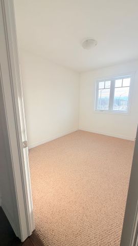 For Lease - 86 Winterton Court, Orangeville, Ontario - Photo 2