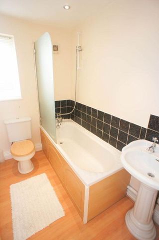2 bedroom semi-detached house to rent - Photo 5