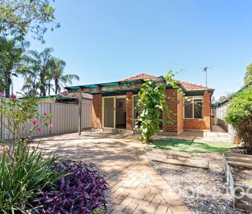 Charming Modern Home Overlooking Linear Park - Photo 4