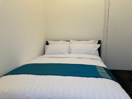 3 bedroom apartment to rent - Photo 5