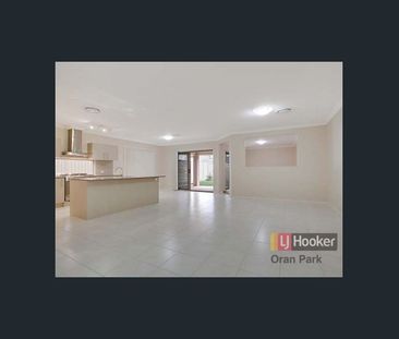 Family home has 3 separate living areas - Photo 2