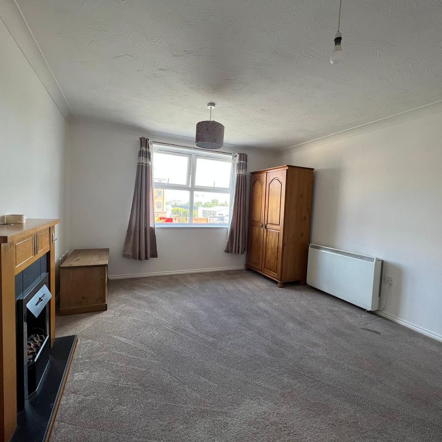 Pickfords Gardens, Berkshire, SL1 - Photo 1