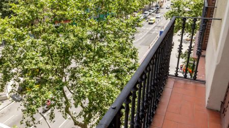 Room in a shared 16-bedroom apartment for rent in Sant Antoni, bills included - Photo 3
