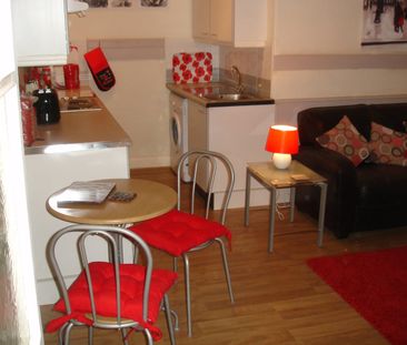 1 Bed Flat, Piersfield Grove, EH8 - Photo 1