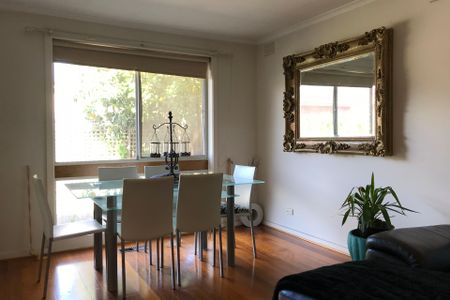 Unit 2/8 Byron Street, - Photo 3