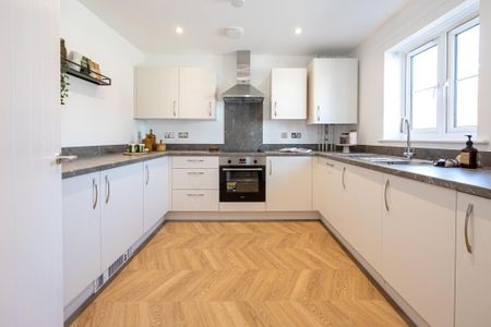 3 bedroom semi-detached house to rent - Photo 4