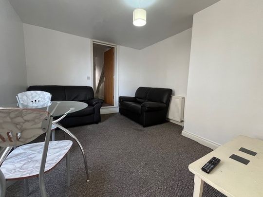 2 Bedroom | Flat 4, 18 Seaton Avenue, PL4 6QJ - Photo 1