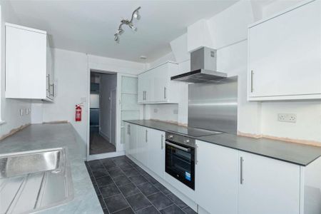 2 bedroom terraced house to rent - Photo 4