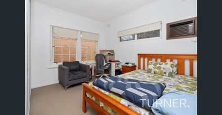 Conveniently located 2 bedroom homette situated at the rear of a small group - Photo 4