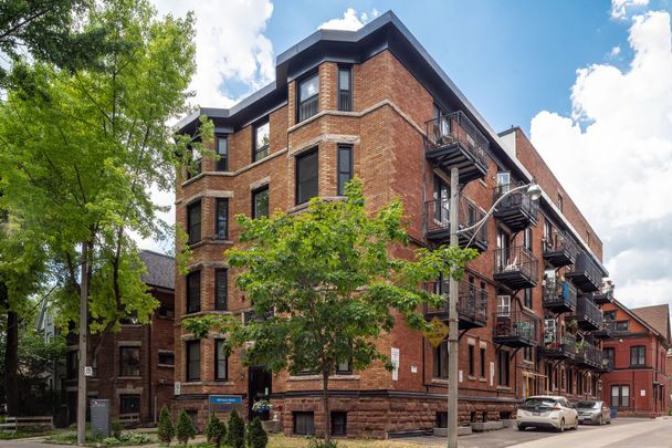 160 Huron Street - Photo 1