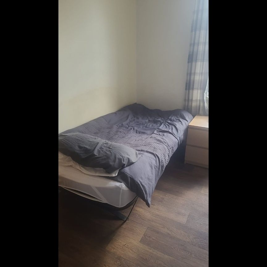Room in a Shared House, Hastings Street, LU1 - Photo 1
