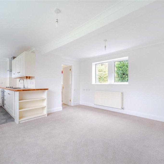 4 bedroom detached house to rent - Photo 1