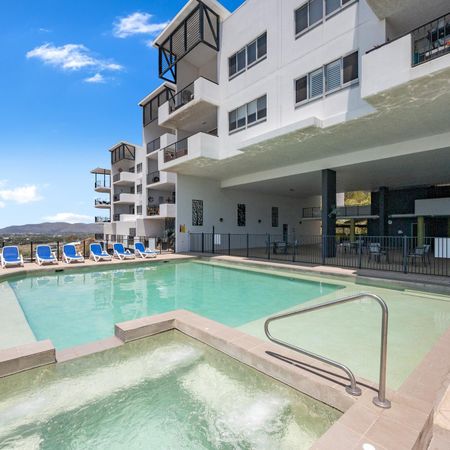 Urban Living with Breathtaking Views - Photo 2