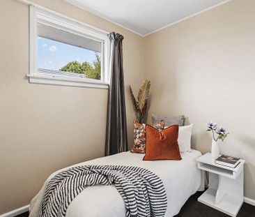Charming 4BR Halswell Haven – Aircon & Garden - Photo 2
