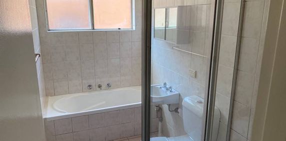 Two bedroom Apartment with floorboards throughout - Photo 2