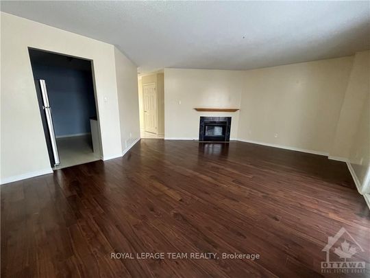 For Lease - 39 THORNBURY Crescent, South of Baseline to Knoxdale, Ontario - Photo 1