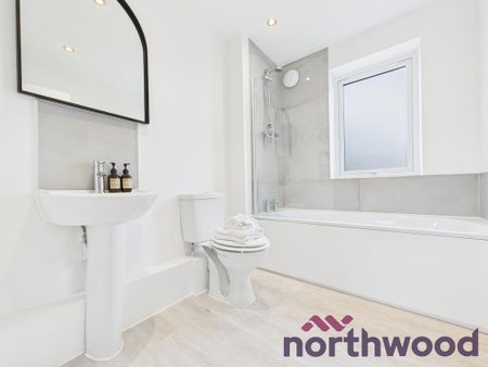 2 bedroom mews to rent - Photo 5