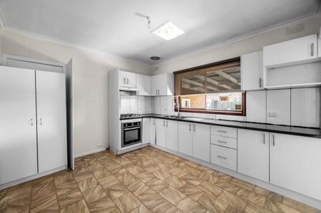 Charming 3-Bedroom Home in Lalor - Photo 4