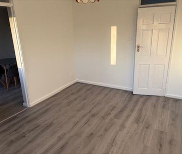 3 bedroom flat to rent - Photo 2