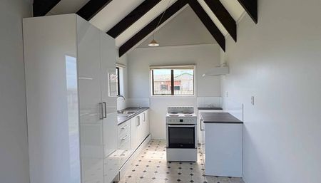 Upstairs Downstairs - Photo 5