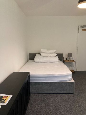 Room in a Shared House, Forest Road, E17 - Photo 3