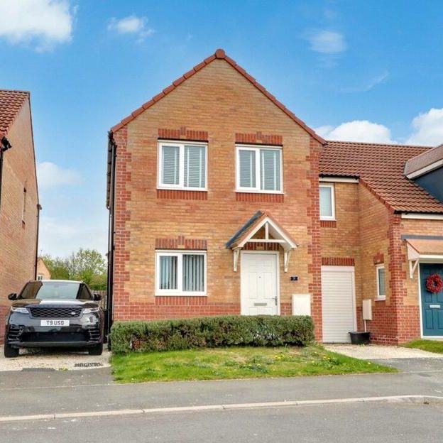 3 bedroom semi-detached house to rent - Photo 1