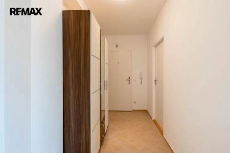 Pronájem bytu 2+kk se dvěma balkony a samostatnou místností vedle bytu - Photo 3