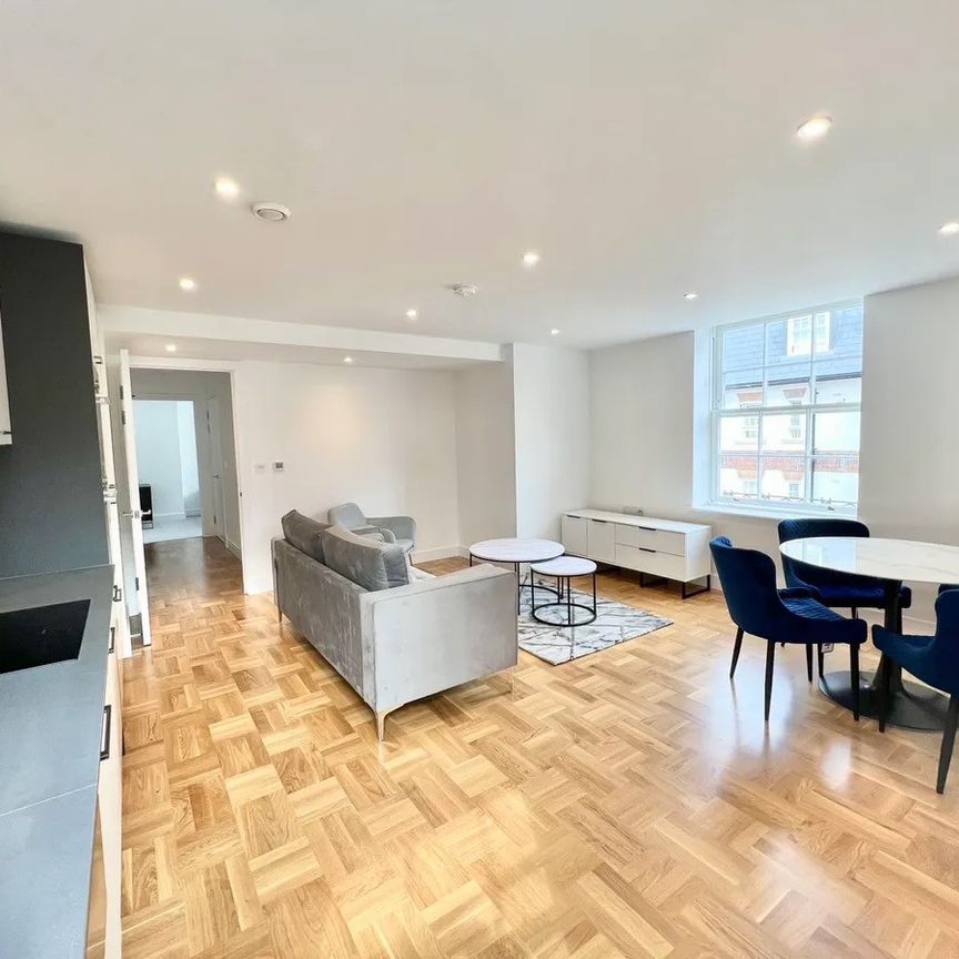 Peacock Court, W14, London - Photo 1