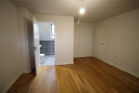 6 bedroom link detached house to rent - Photo 3